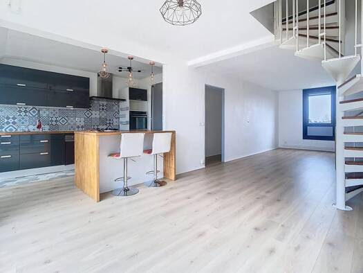 Appartement à louer 1 210 € 4 pièces 3 chambres 83 m² Étage 4/4 Braille-Verghelles-Cité Familiale Lambersart 59130