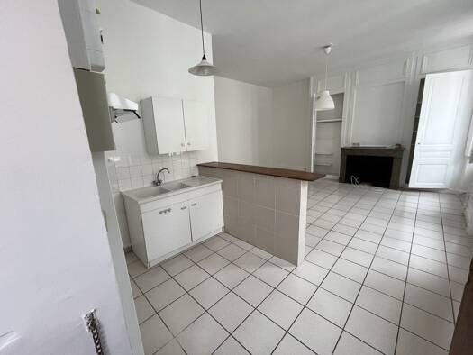 Appartement à louer 675 € 1 pièce 31,8 m² 4ème étage dès le 16/04/2026 Ainay Lyon 2ème arrondissement 69002