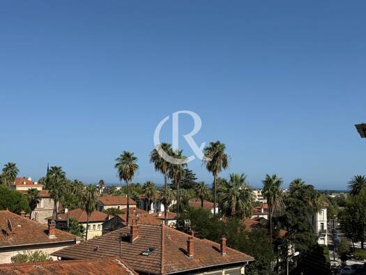 Appartement à vendre 179 000 € 3 pièces 2 chambres 58,25 m² 4 étages Hyères 83400
