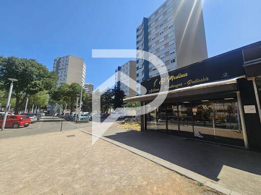 Boulangerie / Pâtisserie à vendre 399 000 € 283,83 m² de surface de vente Leclerc Rillieux-la-Pape 69140