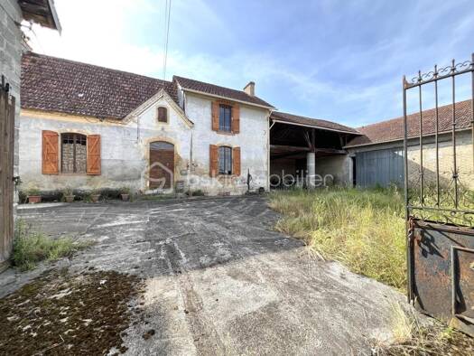 Ferme à vendre 138 500 € 4 pièces 2 chambres 138 m² 23 600 m² de terrain Morlaàs 64160