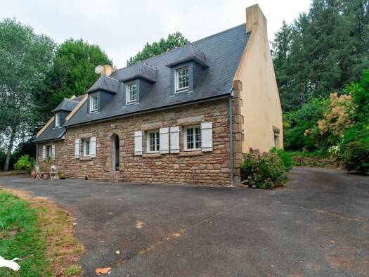 Maison à vendre 283 392 € 7 pièces 4 chambres 130 m² 8 068 m² de terrain Nord Est Rosporden 29140