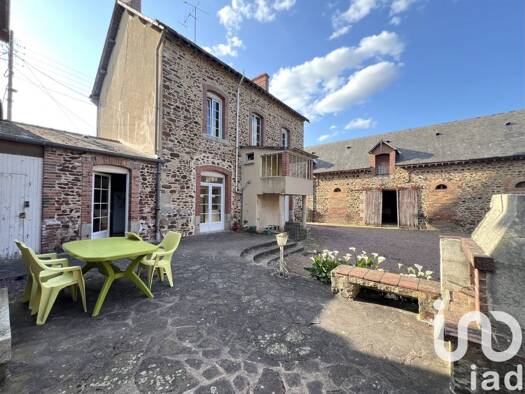 Maison de ville à vendre 186 900 € 6 pièces 4 chambres 140 m² 1 620 m² de terrain Montsûrs 53150