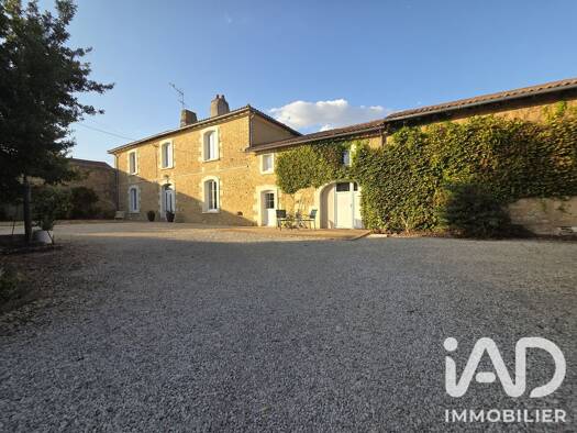 Maison à vendre 307 000 € 7 pièces 6 chambres 153 m² 1 189 m² de terrain Sainte-Verge 79100