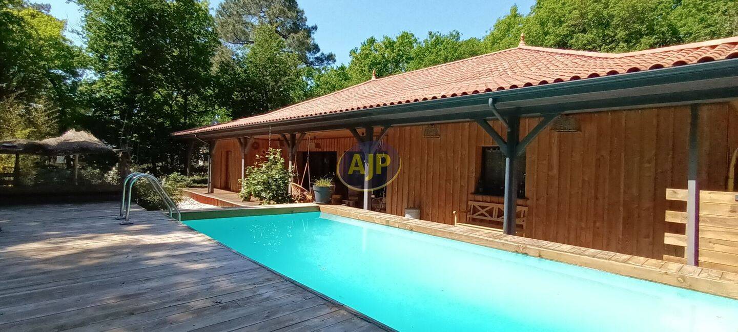 Maison à vendre, 200m², SOULAC SUR MER