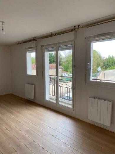 Appartement à louer 650 € 1 pièce 34 m² Étage 1/3 Centre Sud Claye-Souilly 77410