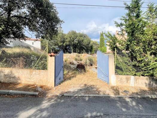 Terrain constructible viabilisé à vendre 158 000 € 636 m² de terrain Ginasservis 83560