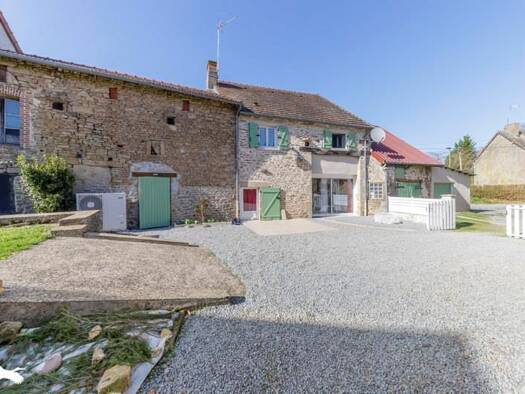 Maison à vendre 164 300 € 4 pièces 3 chambres 116 m² 720 m² de terrain Saint-Maurice-la-Souterraine 23300
