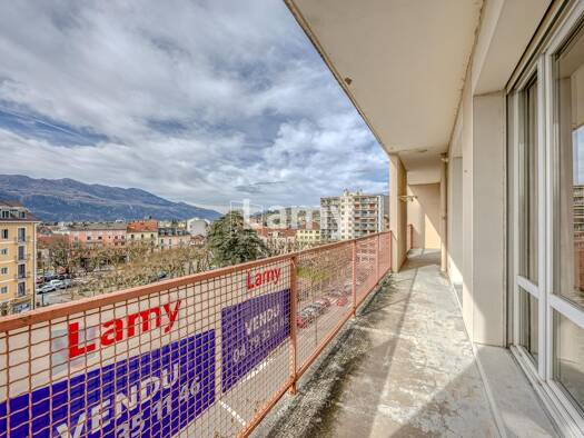 Appartement à vendre 185 000 € 2 pièces 50,97 m² 5ème étage Centre Ville Nord Aix-les-Bains 73100