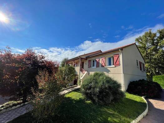 Maison à vendre 325 000 € 5 pièces 3 chambres 110 m² 1 350 m² de terrain Bellerive sur Allier 03700