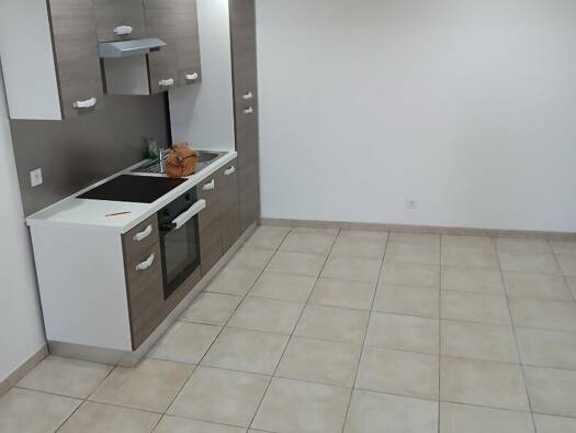 Duplex à louer 980 € 4 pièces 3 chambres 77 m² Étage 2/3 Pignans 83790