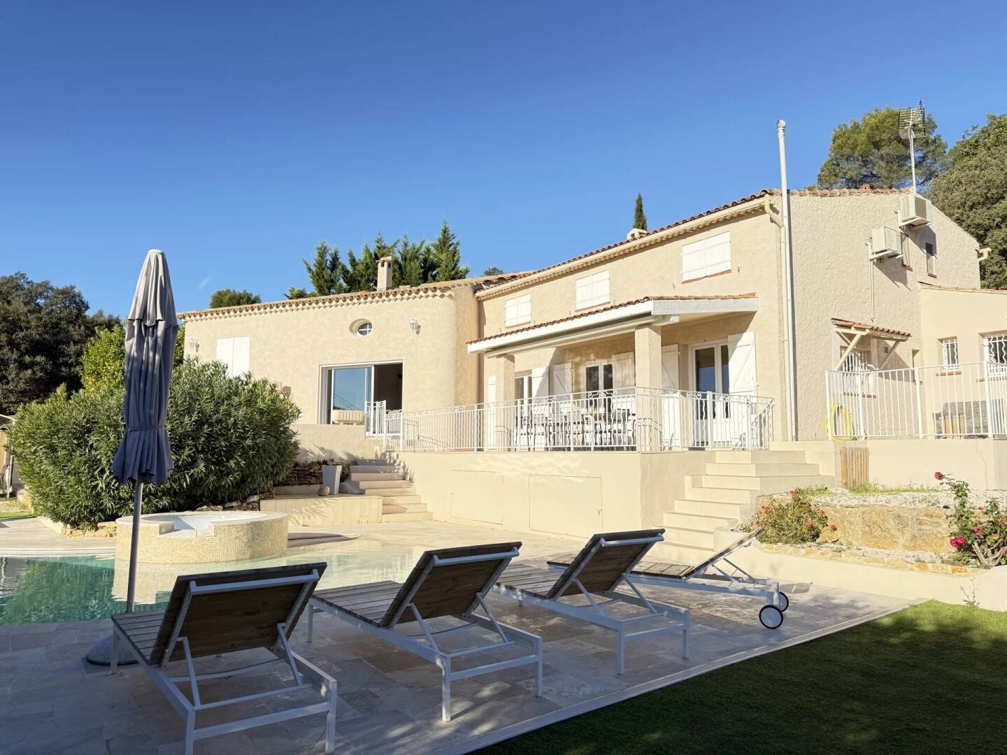 Maison à vendre, 206m², SAINTE ANASTASIE SUR ISSOLE