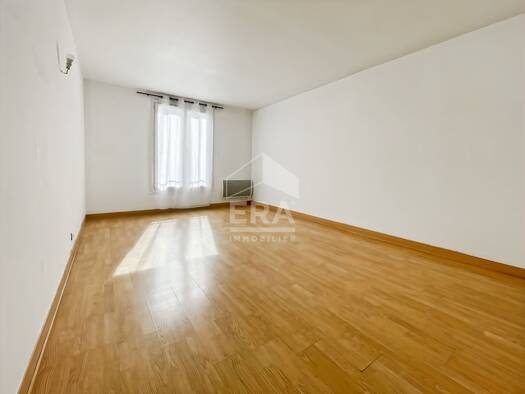 Appartement à vendre 136 000 € 3 pièces 2 chambres 69 m² Étage 1/3 Saint Martin Étampes 91150