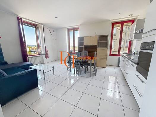 Appartement à vendre 121 000 € 2 pièces 1 chambre 52,51 m² Étage 3/3 Le Sud Vaulx-en-Velin 69120