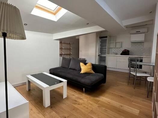 Appartement à louer 950 € 2 pièces 1 chambre 40 m² Étage 6/6 Terreaux Lyon 1er arrondissement 69001