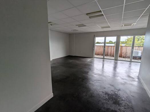 Local commercial à louer 1 633 € 67 m² de surface de vente Turly Bourges 18000