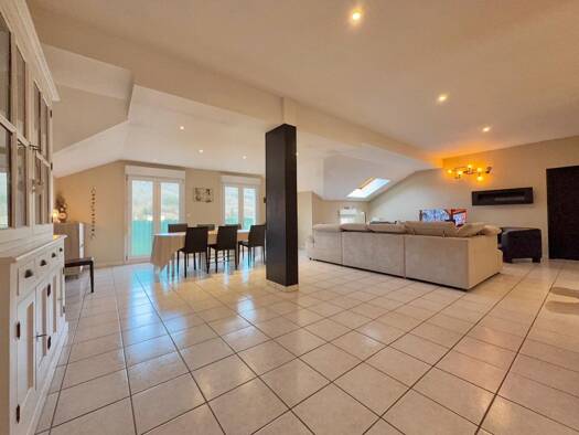 Appartement à vendre 249 000 € 5 pièces 3 chambres 159 m² Étage 2/2 Sud Ars-sur-Moselle 57130