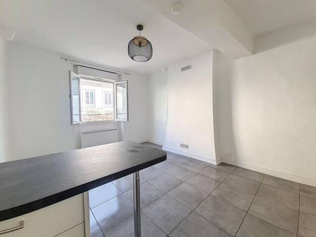 Appartement à louer 449 € 1 pièce 24,3 m² 2ème étage Carmes-République Orléans 45000