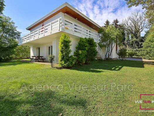 Maison à vendre 680 000 € 8 pièces 5 chambres 216 m² 2 045 m² de terrain Craponne 69290