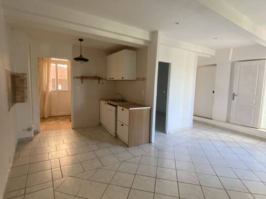 Maison à vendre 138 000 € 4 pièces 3 chambres 64 m² 64 m² de terrain Centre Le Luc 83340
