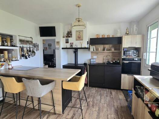 Maison de plain-pied à vendre 260 000 € 6 pièces 4 chambres 104 m² 5 240 m² de terrain Ménesplet 24700