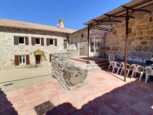 Maison à vendre 676 000 € 8 pièces 6 chambres 276 m² 1 212 m² de terrain Lafarre 43490