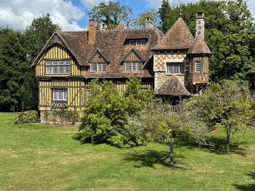 Demeure à vendre 630 000 € 15 pièces 11 chambres 446 m² 9 955 m² de terrain Pont-Audemer 27500