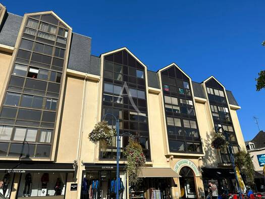 Duplex à vendre 243 900 € 5 pièces 7 chambres 179 m² Étage 4/4 Notre-Dame Mayenne 53100