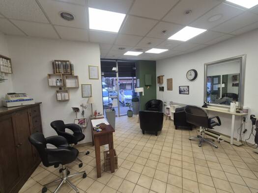 Local commercial avec bail commercial 600 € 55,4 m² de surface de vente Pézenas 34120