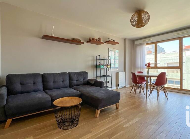 Appartement à vendre 515 000 € 3 pièces 2<br/>chambres 67 m²<br/>superficie 3/4<br/>étage Bas Montreuil-Bobillot Montreuil 93100
