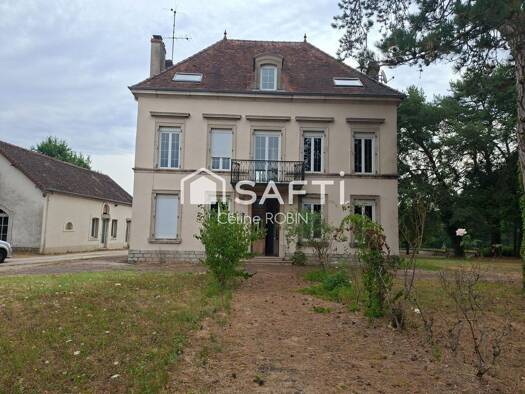 Maison à vendre 275 000 € 9 pièces 6 chambres 284 m² 2 784 m² de terrain Louhans Louhans 71500