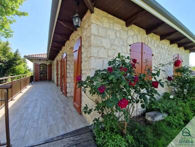 Maison de plain-pied à vendre 284 000 € 7 pièces 4 chambres 170 m² 932 m² de terrain Soyaux 16800
