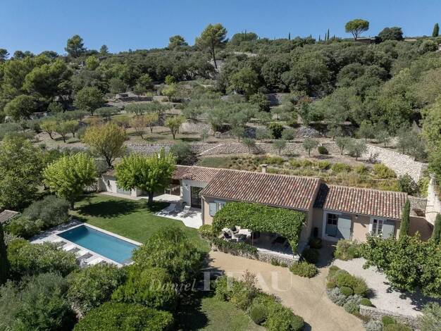 Maison de plain-pied à vendre 1 500 000 € 5 pièces 3 chambres 140 m² 10 533 m² de terrain Joucas 84220