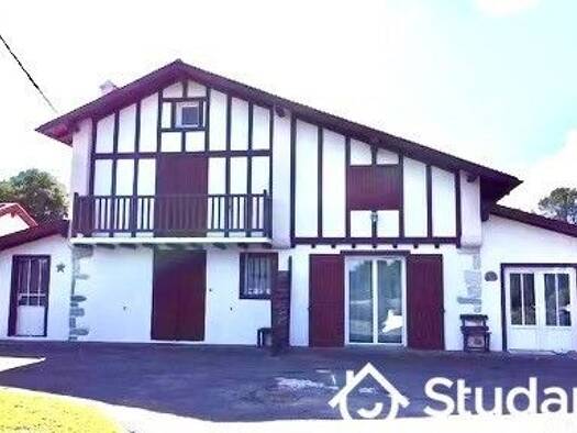 Appartement à louer 1 350 € 6 pièces 3 chambres 100 m² RDC Urcuit 64990
