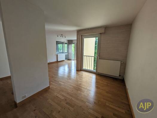 Appartement à louer 1 186 € 4 pièces 3 chambres 94 m² Étage 4/4 Maurepas-Patton Rennes 35000