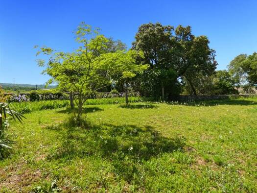 Terrain constructible viabilisé à vendre 134 000 € 1 281 m² de terrain Uzès 30700
