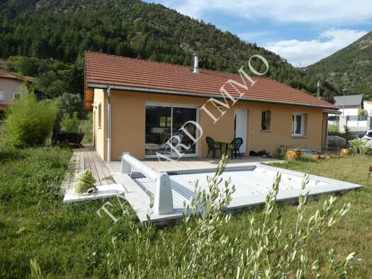 Maison de plain-pied à vendre 299 500 € 4 pièces 2 chambres 81 m² 686 m² de terrain Espinasses 05190