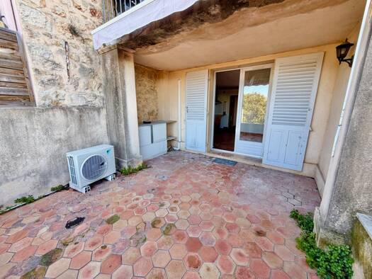 Appartement à louer 790 € 3 pièces 2 chambres 45,9 m² Étage 1/3 Montauroux 83440