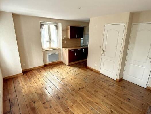 Appartement à louer 400 € 2 pièces 1 chambre 31,2 m² Sud Saint-Flour 15100