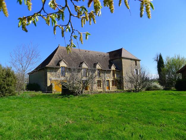 Maison à vendre 660 000 € 14 pièces 9 chambres 395 m² 6 999 m² de terrain Marcigny 71110