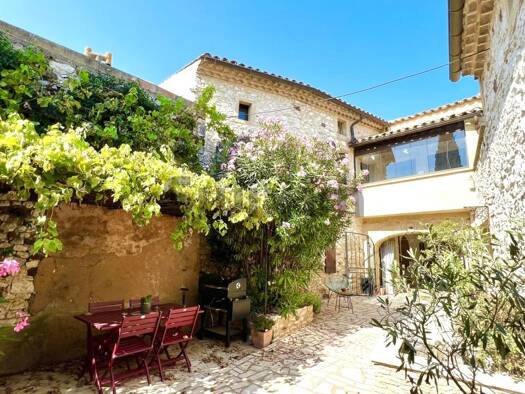 Ferme à vendre 599 000 € 10 pièces 6 chambres 300 m² 349 m² de terrain Remoulins 30210