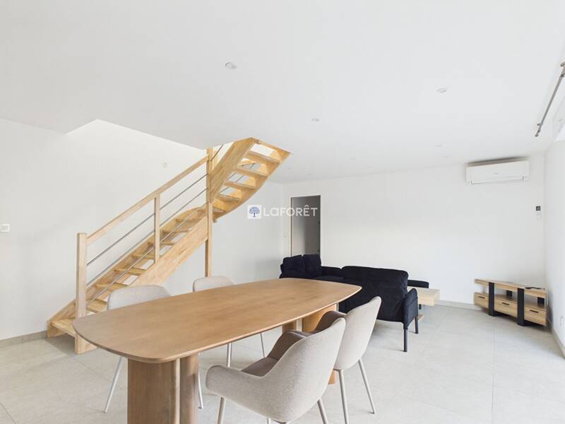 Maison à louer, 75m², KERLAZ