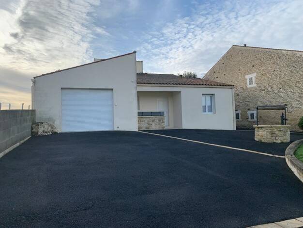 Maison à vendre 308 000 € 4 pièces 3 chambres 150 m² 1 390 m² de terrain Sud Surgères 17700