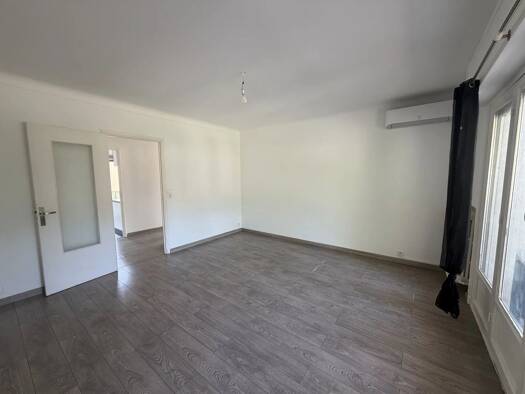 Appartement à vendre 239 000 € 3 pièces 2 chambres 63 m² 1er étage Sud-Village-Pointe Contes 06390