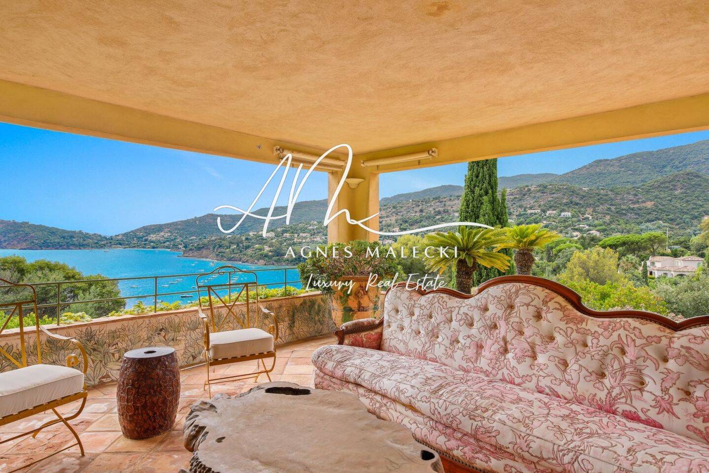 Maison à vendre, 460m², RAYOL CANADEL SUR MER