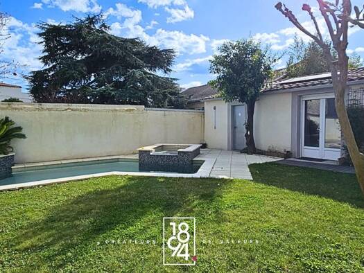 Maison de plain-pied à vendre 300 000 € 2 pièces 1 chambre 73 m² 333 m² de terrain Jardins de la Fontaine Nîmes 30900