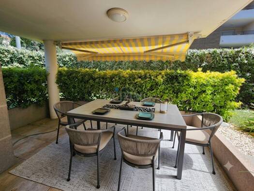Appartement à vendre 299 900 € 2 pièces 1 chambre 52 m² RDC/4 Saint-Raphaël 83700