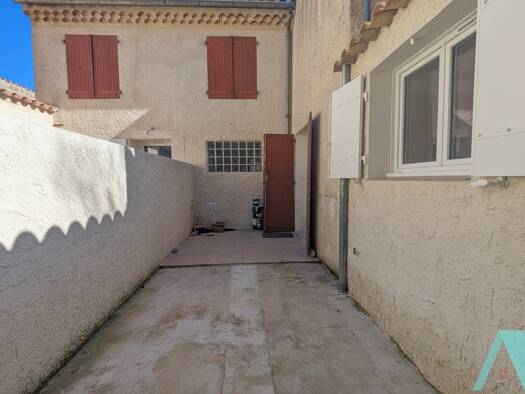 Appartement à louer 930 € 3 pièces 2 chambres 62 m² RDC/1 Signes 83870