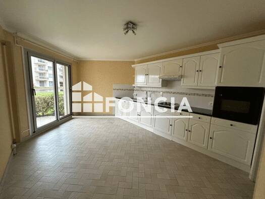 Appartement à louer 796 € 2 pièces 1 chambre 97 m² RDC Cabochon Quiniere Blois 41000