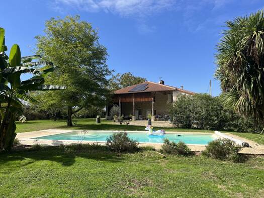 Maison à vendre 449 000 € 8 pièces 5 chambres 300 m² 5 000 m² de terrain Agen 47000